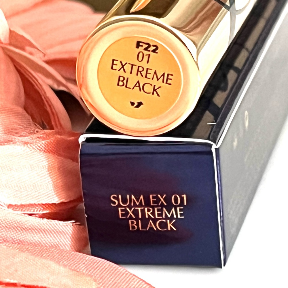 ESTEE LAUDER Sumptuous Extreme Lash Multiplying Volume Mascara EXTREME BLACK 01 - Picture 14 of 16